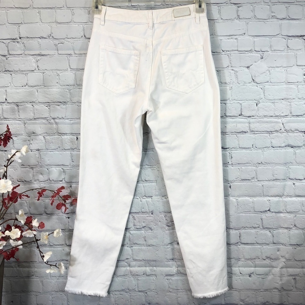 𝅺WHITE Zara Denim Jeans - Picture 4 of 10